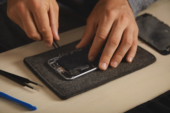 iPhone 15 Pro Max Pil Değişimi